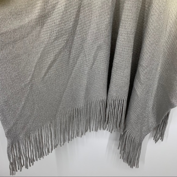 Maurices Ivory Cream Silver Fleck Gray Ombré Soft Knit Tassel Shawl Size OS - Picture 12 of 14